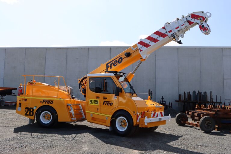 FREO pick and carry crane